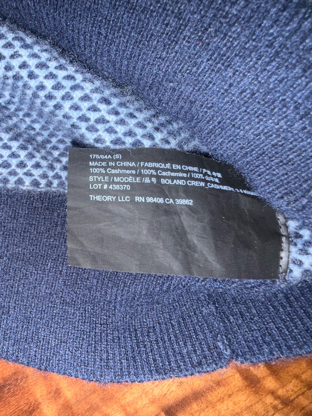 Theory Men’s Navy/light blue Two-Tone Textured 100% cashmere Crewneck Sweater - Picture 7 of 7